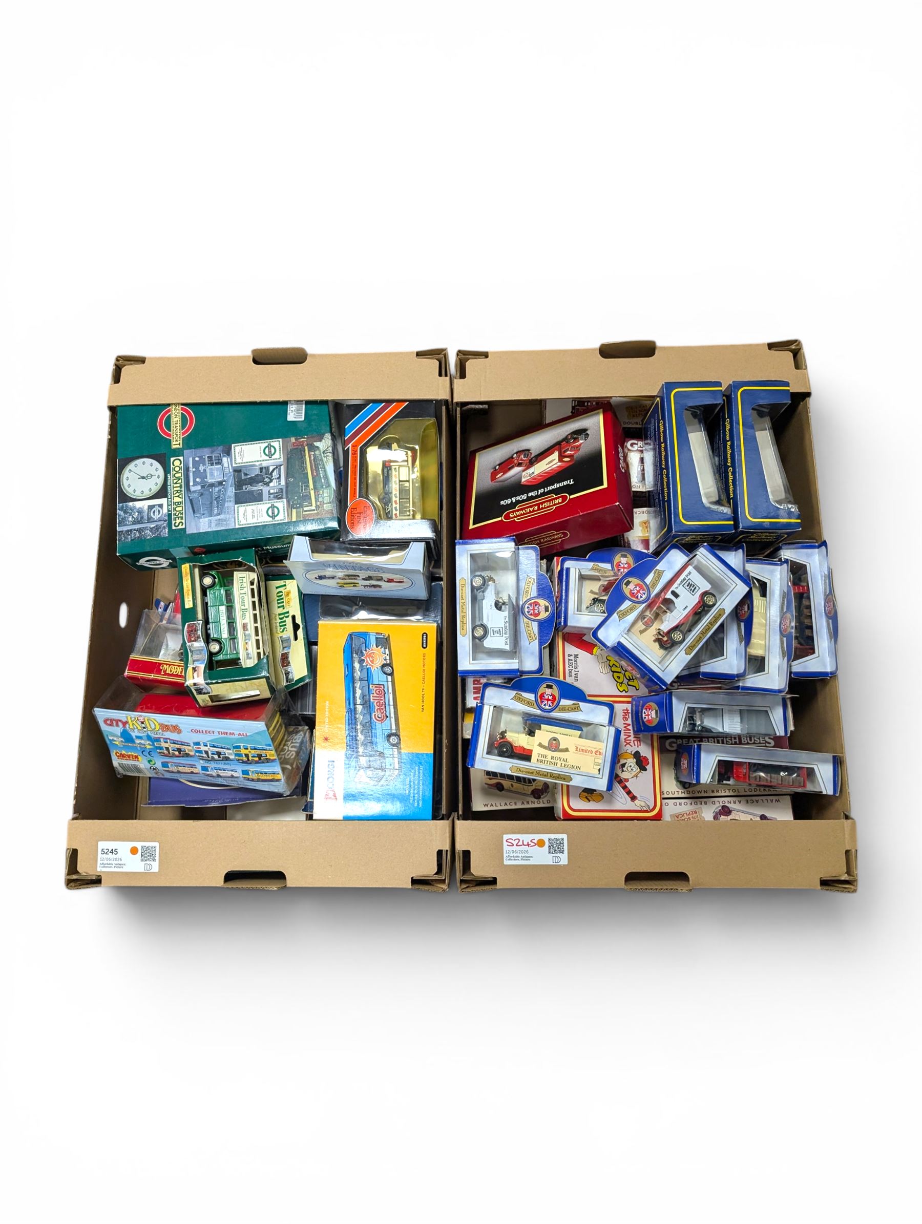 Collection of diecast model buses and similar, including Corgi, Oxford Diecast, Great British Buses, EFE etc, all boxed