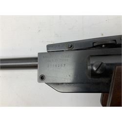 Gamo Magnum 2000 .22 air rifle with break barrel action and trigger guard safety, serial no.2106207 L109cm; in gun sling