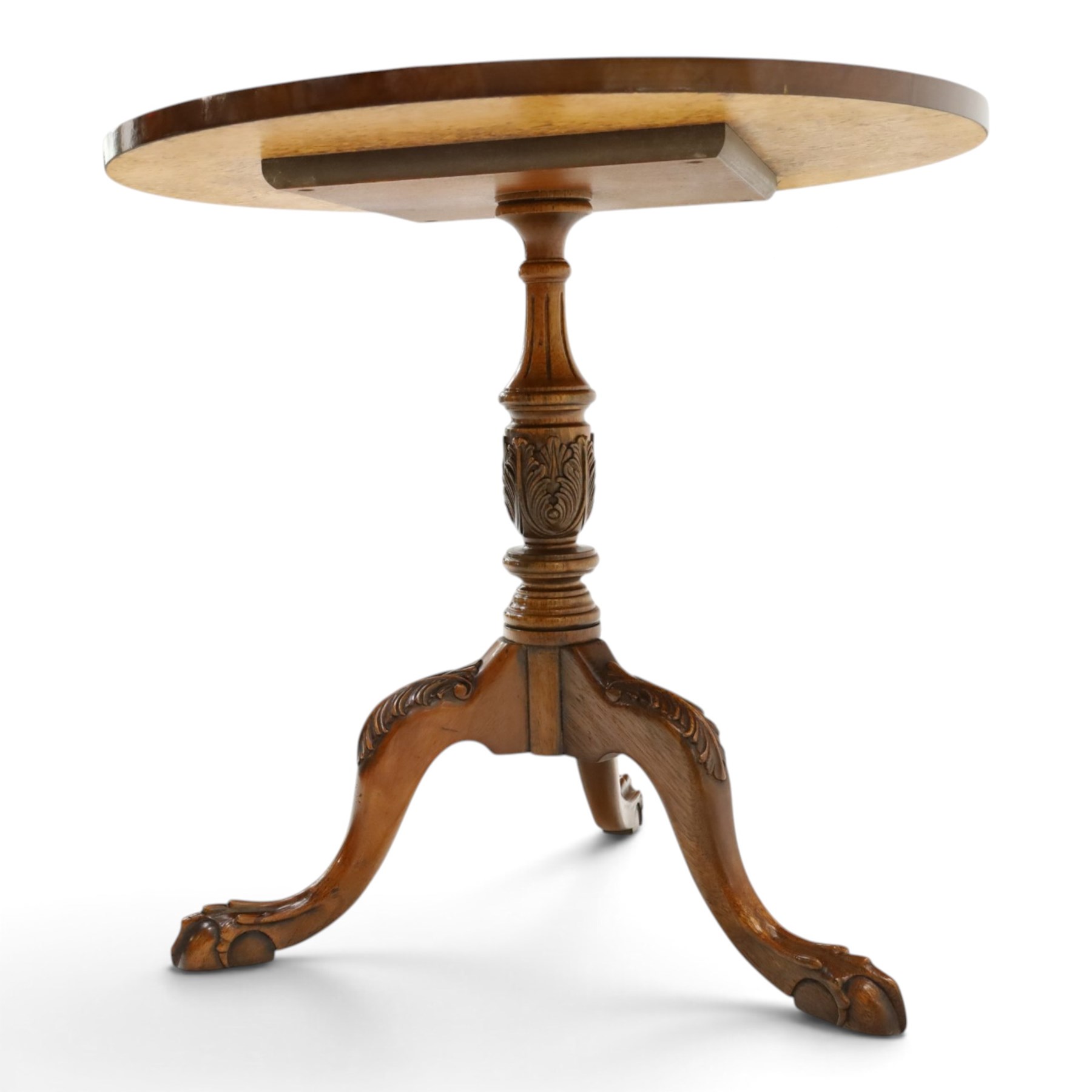 Quality Georgian design walnut and mahogany circular wine table, banded top with satinwood stringing, turned and fluted pedestal carved with acanthus leaves, the tripod base with carved knees terminating to ball-and-claw feet