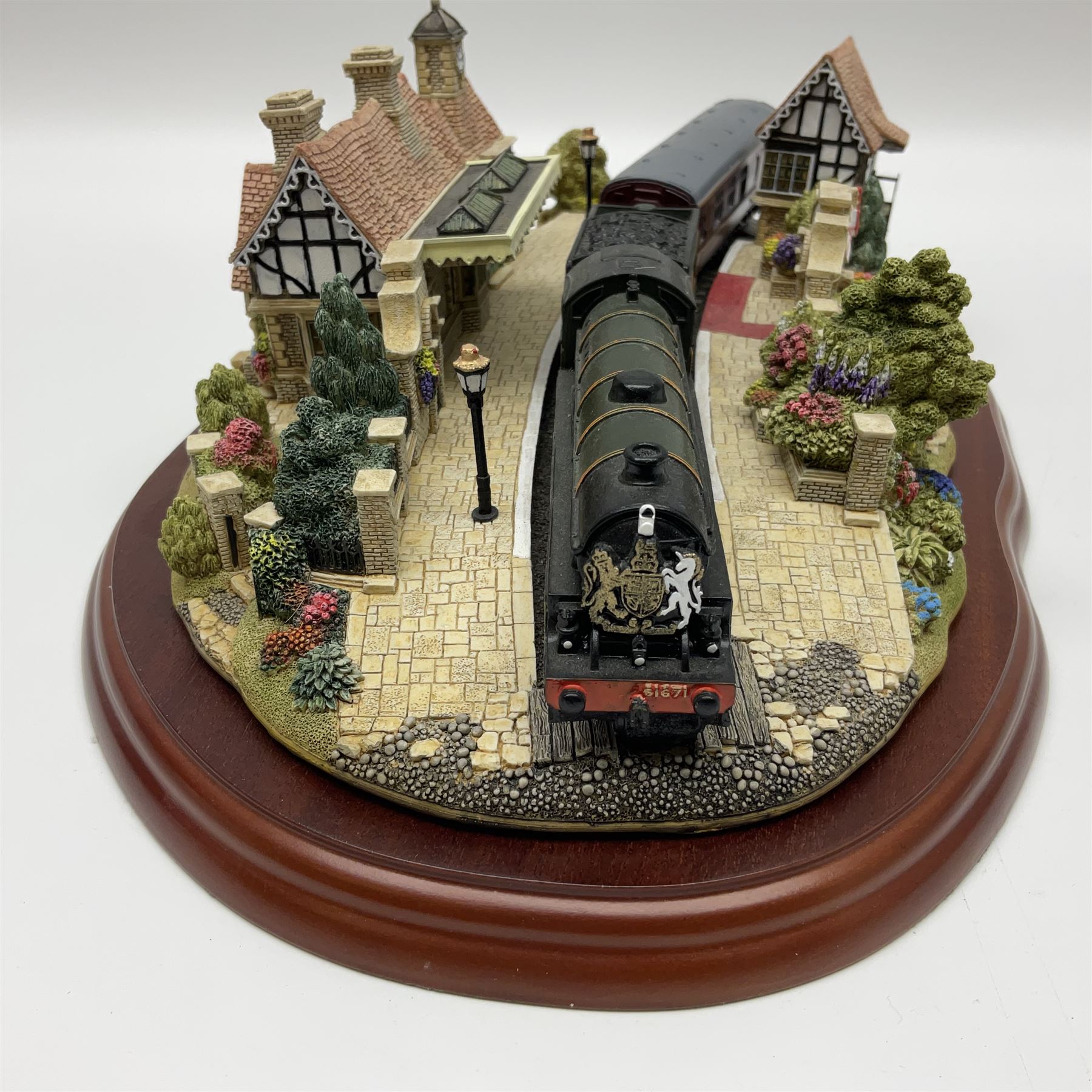 Two Lilliput lane The Royal Train at Sandringham and Westminster Abbey,  both with certificate of authenticity and original box