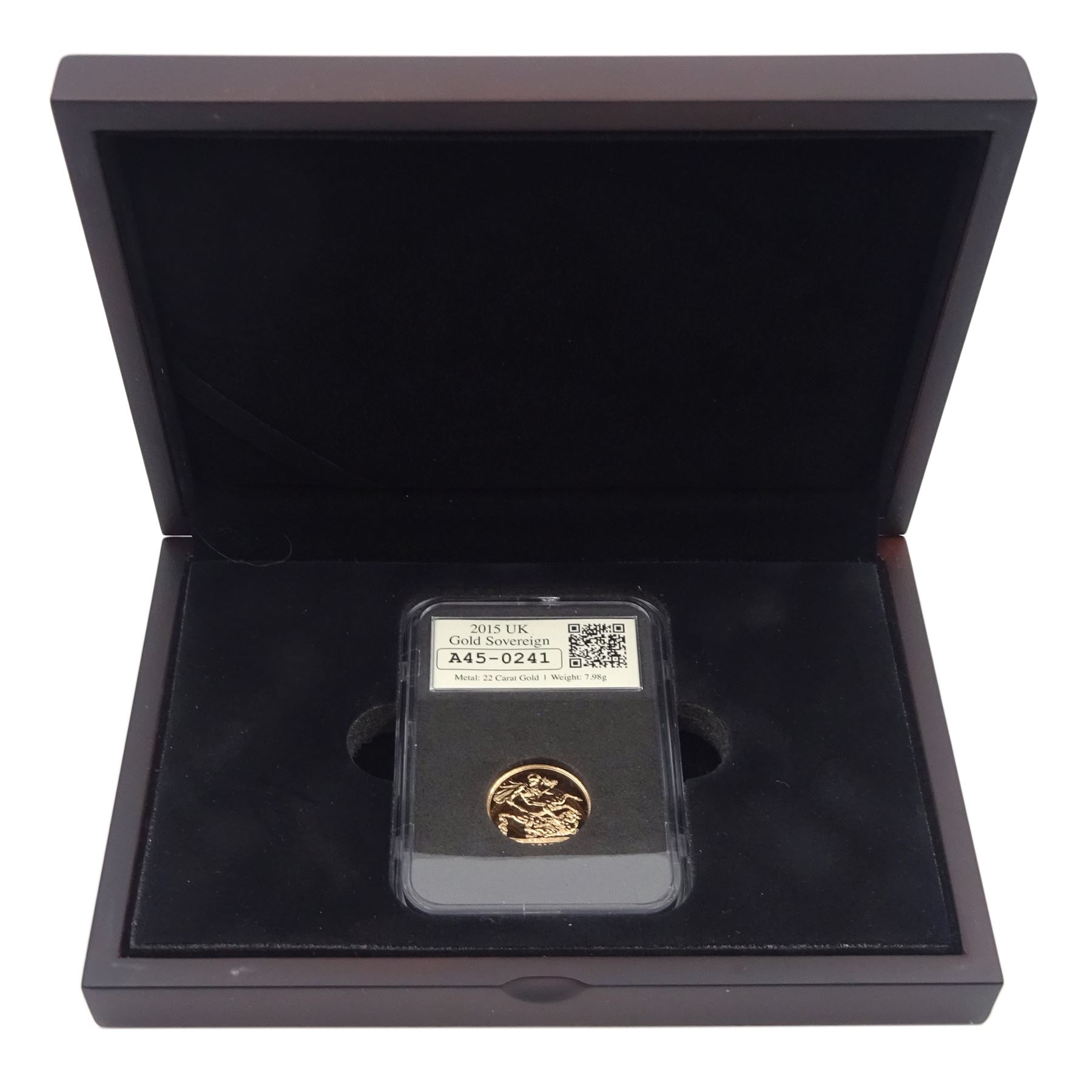 Queen Elizabeth II 2015 gold full sovereign coin, cased 