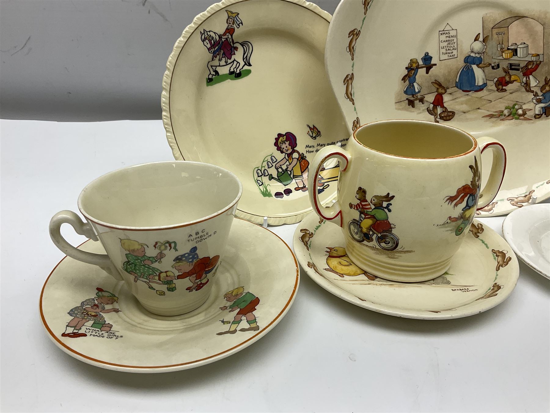 Roseville pine cone bowl, impressed 632-3