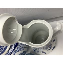 Chinese turquoise glazed foo dog, together with Yang Cheng iron red ginger jar, snuff bottle, and other oriental ceramics 