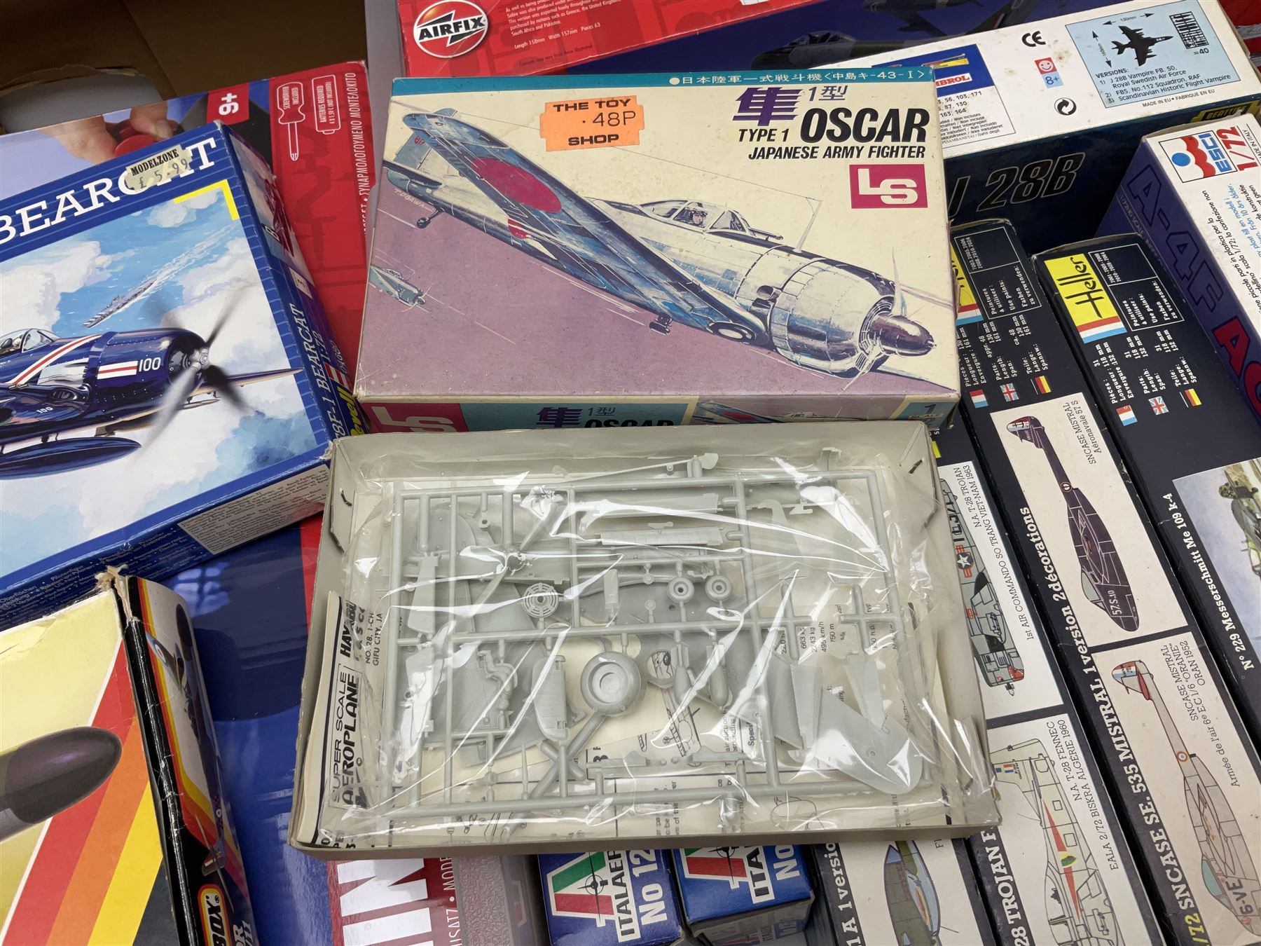 Twenty-eight model aircraft construction kits by Airfix (6) including Jet Engine; Hasagawa (5); LS (2); Italeri (2); Revell (2); ESCI (3); Heller (4); AMT ERTL, Matchbox, Lindberg and Hales; all boxed (28)