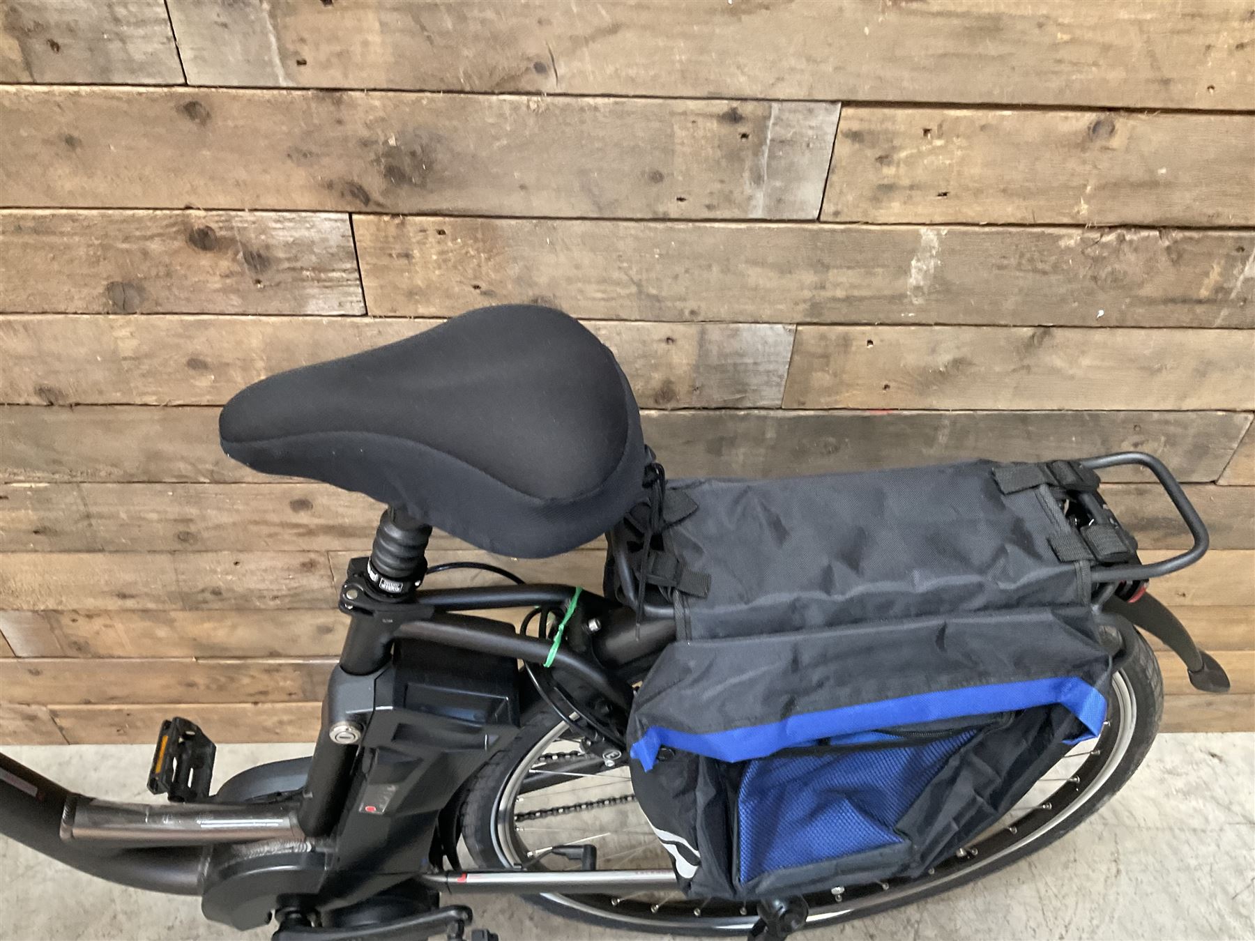 Kalkhoff Jubilee i7 electric bike and 11Ah battery, with charger lock and manual