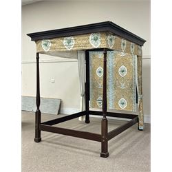 Early 20th century Chippendale style mahogany four poster bed, projecting dentil cornice with egg and dart mouldings and blind fretwork frieze, tapering reeded supports, with bed base