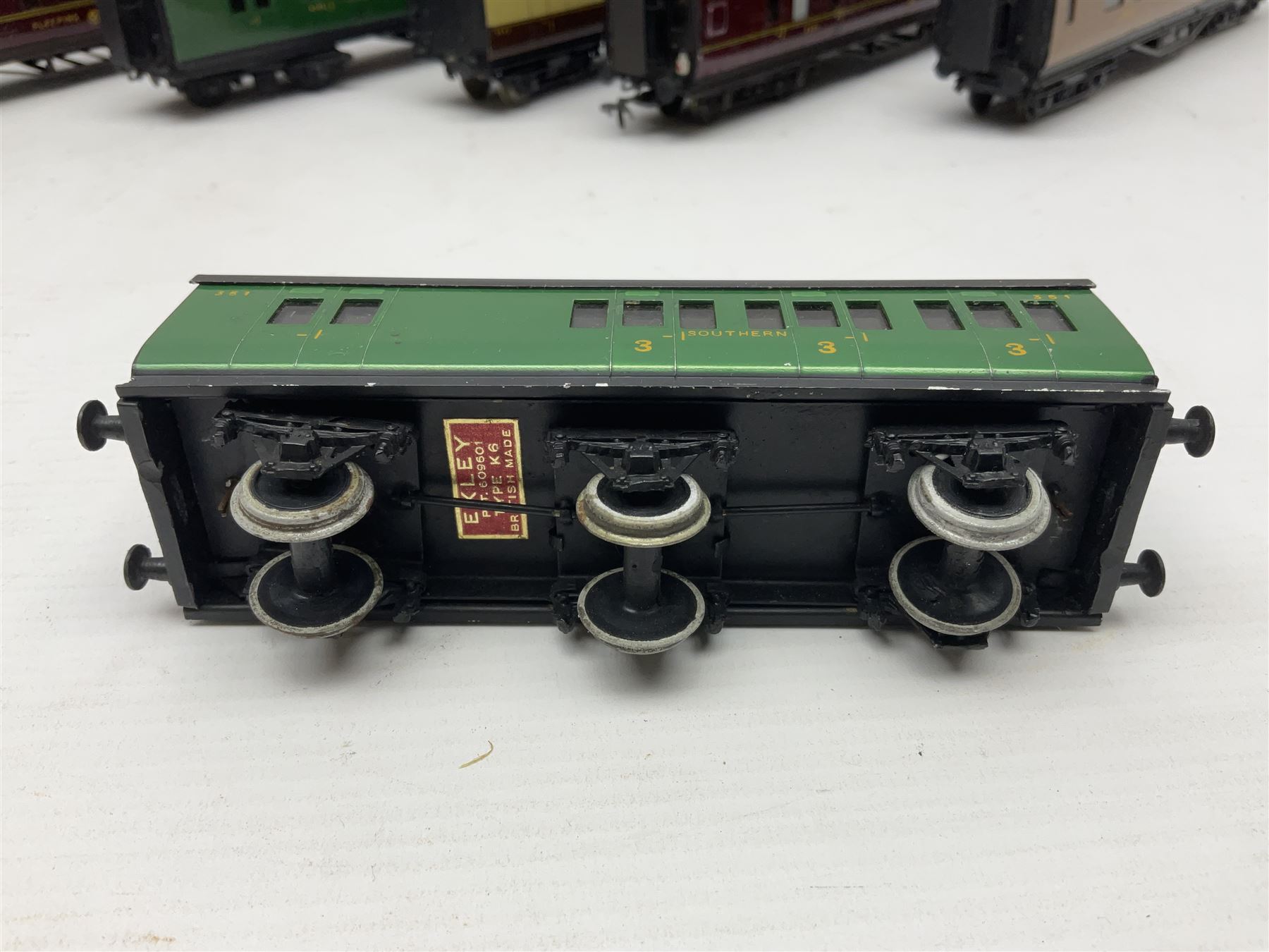 Exley '00' gauge - fourteen various coaches comprising four LMS maroon (3322 3rd, 2202 3rd, 6665 3rd and 388 Sleeping Car 3rd), LNER green/cream Buffet Car 21419, LNER teak 8639 1st, Southern green 6688 3rd, GWR brown/cream 3322 3rd, LNER 206 3rd, LNER 319 1st/3rd, SR green 351 3rd, SR green 188 Parcel Van, GWR 331 3rd and GWR 362 3rd; all unboxed (14)