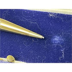 9ct gold Yard O Led propelling pencil, patent No. 422767, engine turned decoration and  engraved with initials H.W.W.F, Birmingham 1973, in Mappin & Webb case