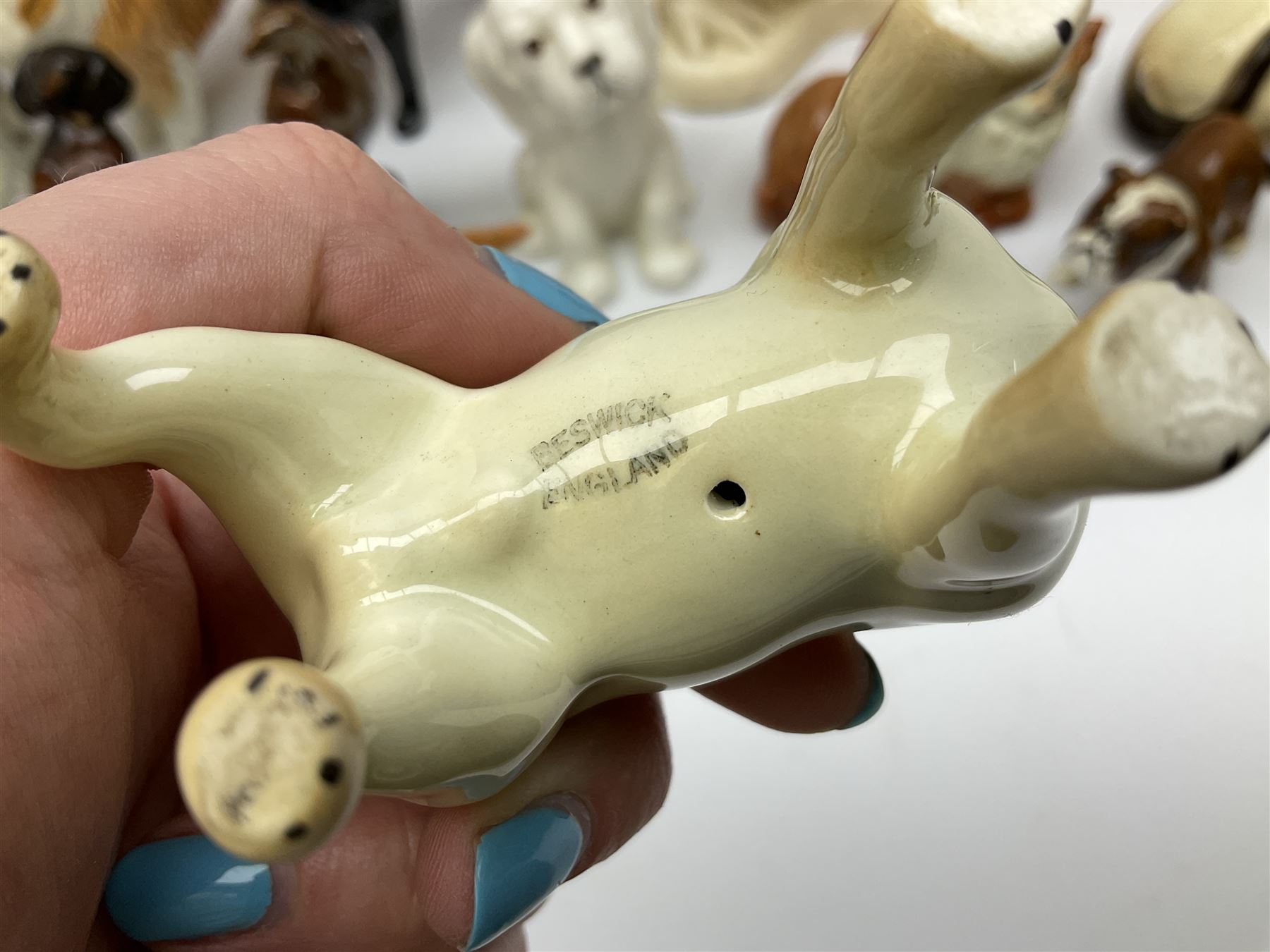 Beswick figures to include, english setter 'Bayldone Baronet', model no 973, collie, model no 1791, sheepdog, model no 1792, black labrador, model no 1548, Irish red setter, model no 966, Connoisseur Beagle on a wooden plinth 1933B, frog in cream matt, model no 368, etc 