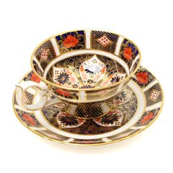 Set of five Royal Crown Derby pattern 1128 teacups and saucers