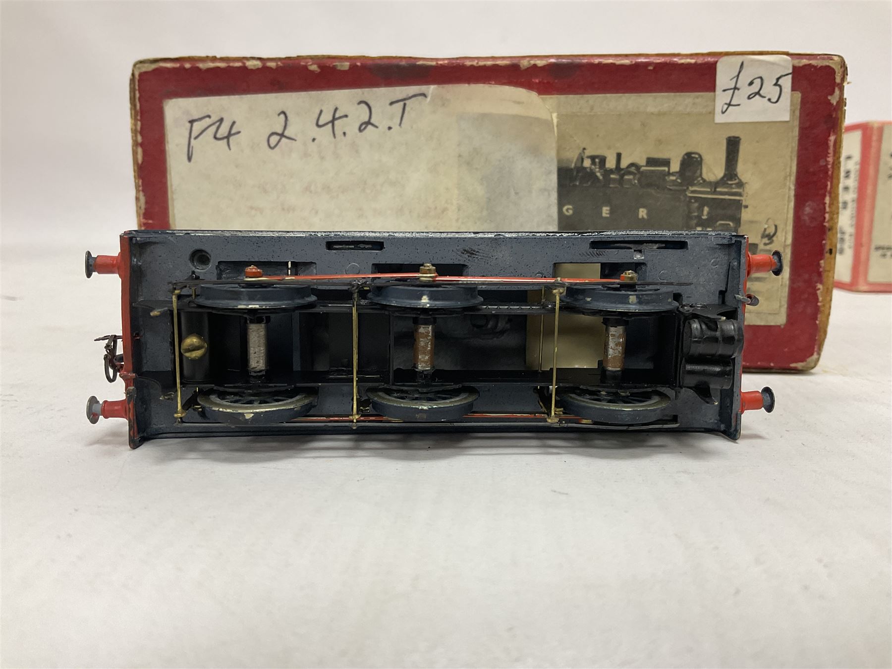 ‘00’ gauge - three steam locomotives and comprising two kit built examples; J69 Class 0-6-0T no.68619 in BR dark blue; J69 Class 0-6-0T no.68626 in BR black; with Wills Finecast boxes; one further similar example Class J67 ‘Buckjumper’ 0-6-0 no.372 being comprised of a singular heavy metal body and chassis; all models with Wills Finecast boxes (3) 