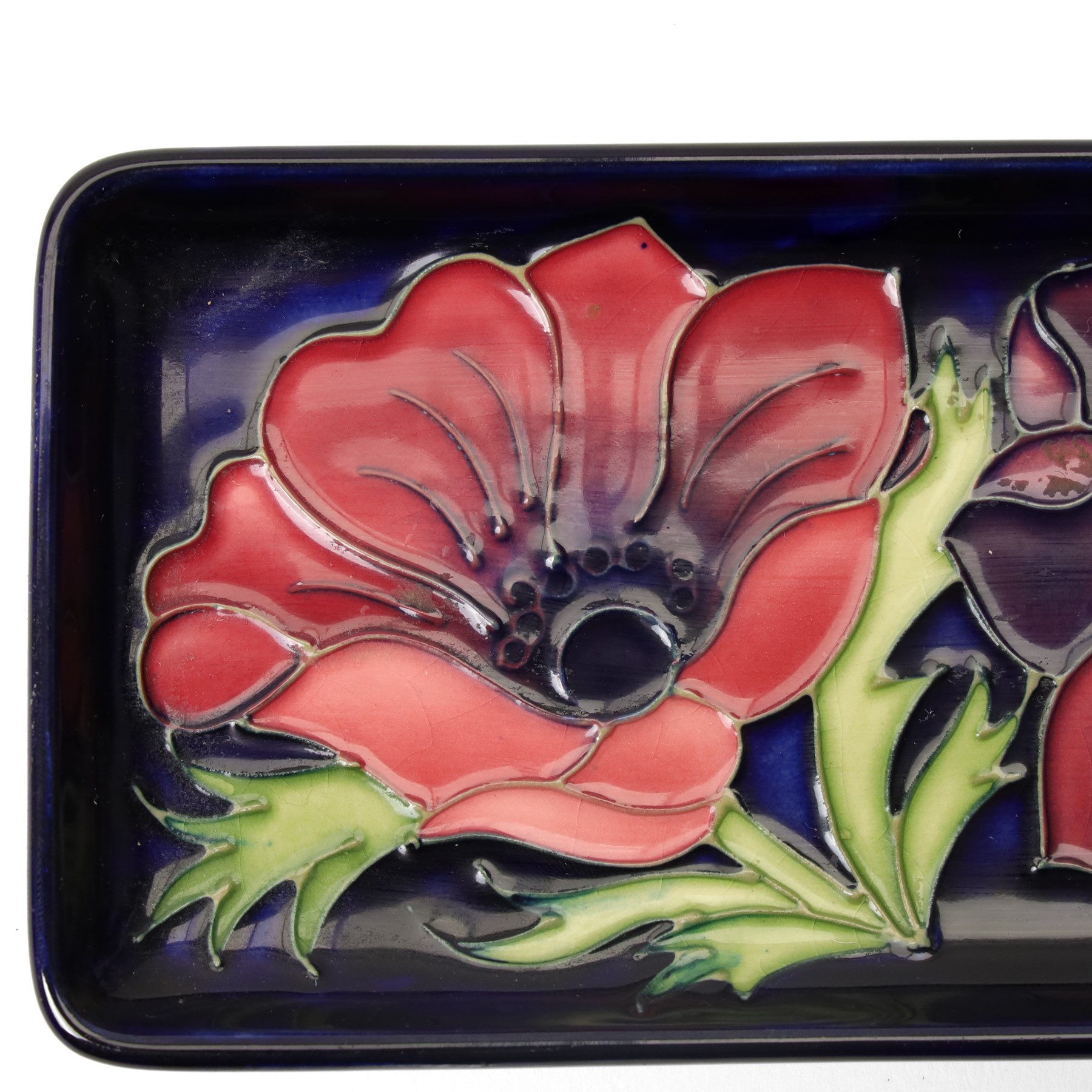 Moorcroft Queens Choice pattern mantel clock, H16cm; together with an Anemone pattern pin tray, W20cm (2)