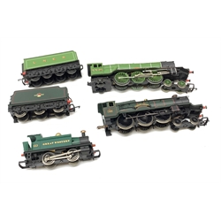 Hornby '00' gauge - Class A3 4-6-2 locomotive 'Flying Scotsman' No.4472 with tender; Class 4073 'Castle' 4-6-0 locomotive 'Cadbury Castle' No.7028 with tender; and Class E2 0-6-0 Tank locomotive No.101, all unboxed (3)