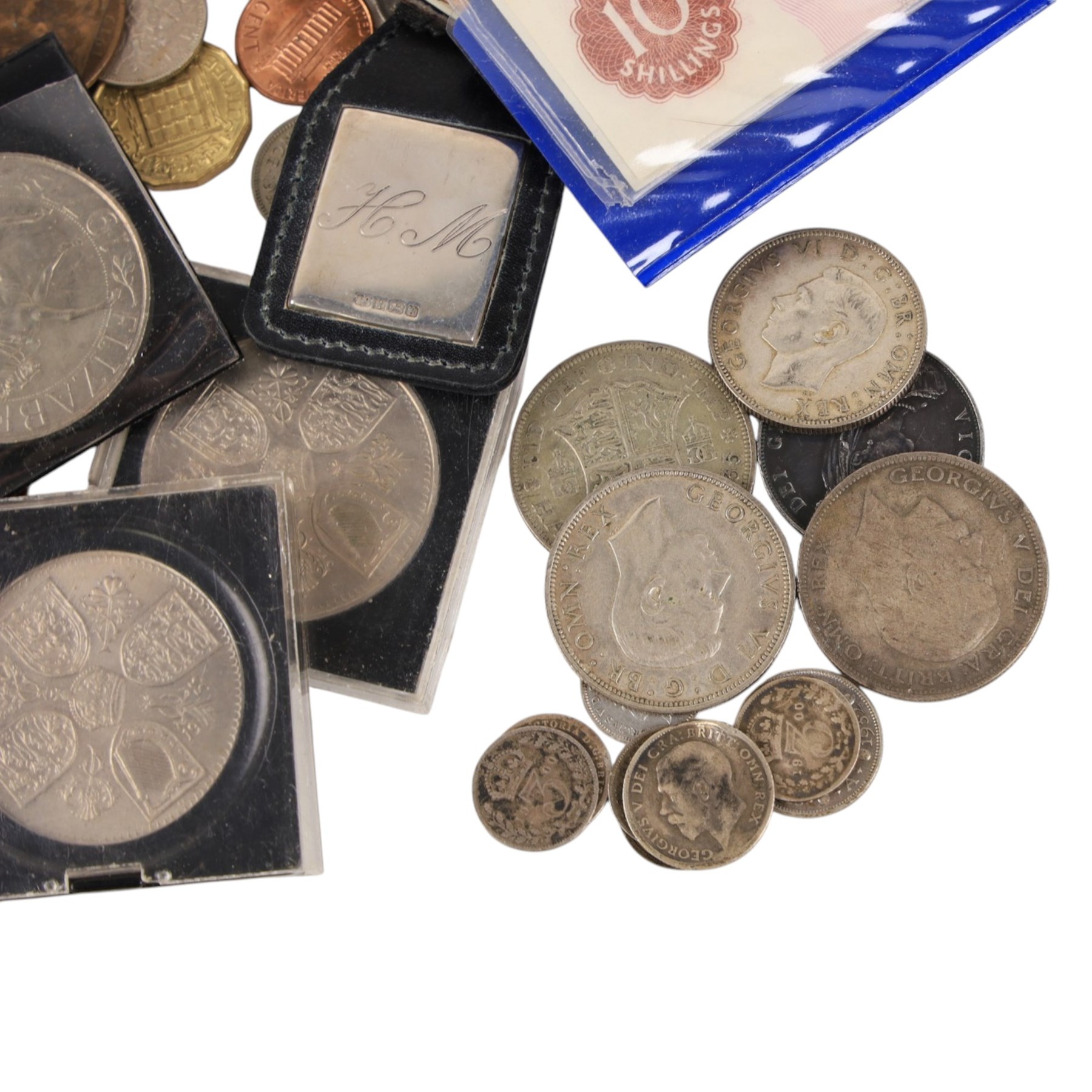 Mainly Great British coins, including approximately 19 grams of Great British pre-1920 and approximately 58 grams of Great British pre-1947 silver coins, keyring with silver panel, commemorative crowns, banknotes, etc