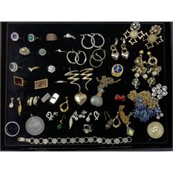 Cased 9ct gold mounted cheroot holder hallmarked, two silver 'For God and the Empire' award brooches, hallmarked, other silver jewellery stamped, Seiko ladies wristwatch and collection of watches, coins and costume jewellery