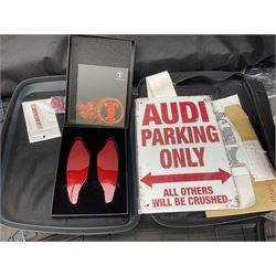 Audi Q5 and Land Rover rubber car mats, together with other Audi roof rack, accessories etc