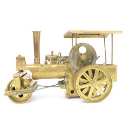 Wilesco steam roller traction engine, probably model D367, in all brass finish, H20cm