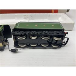 Hornby '00' gauge - Coronation Class 4-6-2 locomotive 'Duchess of Gloucester' No.6225 in LMS maroon; Class A1/A3 4-6-2 locomotive 'Flying Scotsman' No.4472 in LNER green; Class 9F 2-10-0 locomotive 'Evening Star' No.92220 in BR green; all boxed; and Class A1/A3 4-6-2 locomotive 'Prince Palatine' No.60052 in BR blue; unboxed (4)