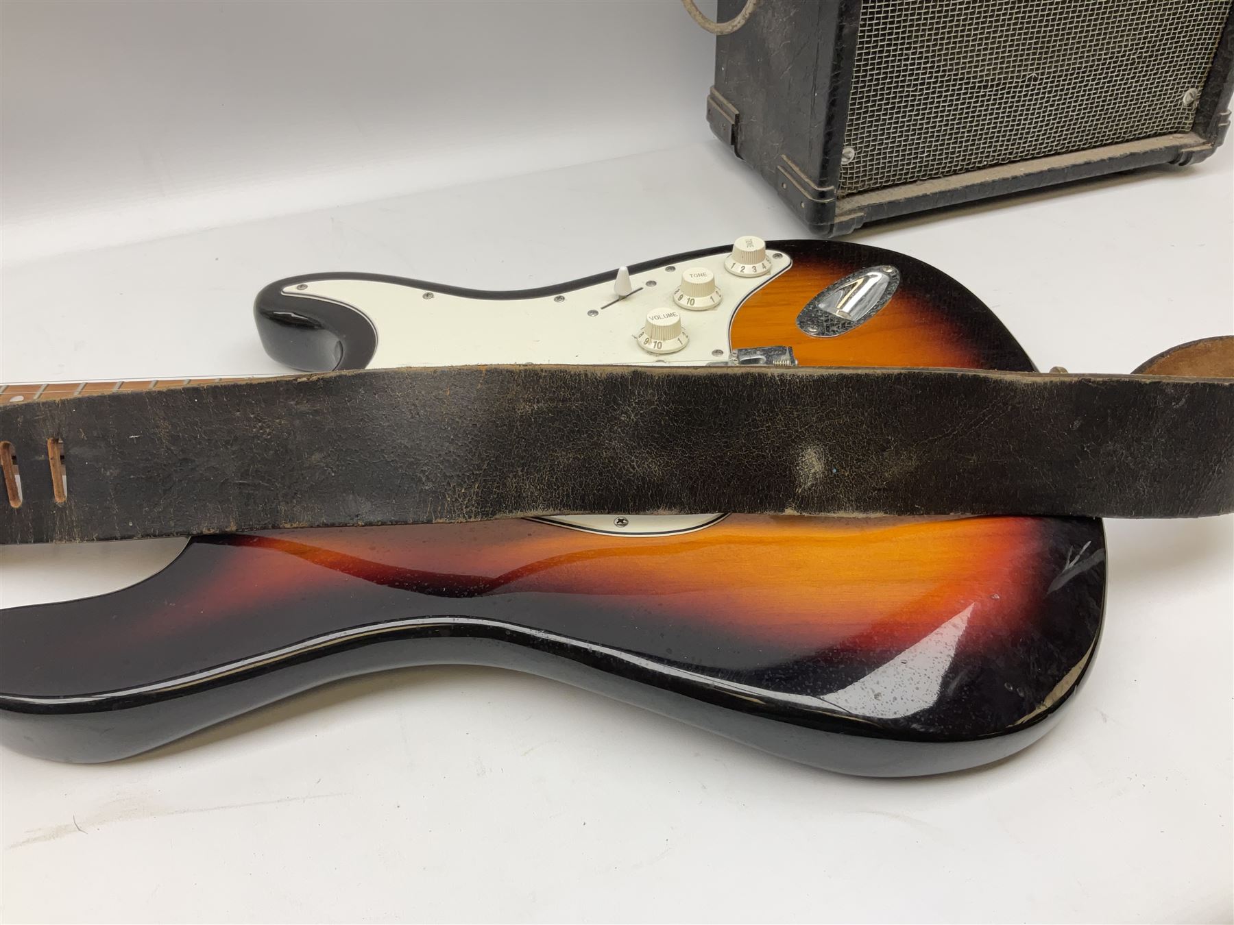 Starsound electric guitar with ‘sound city’ amp