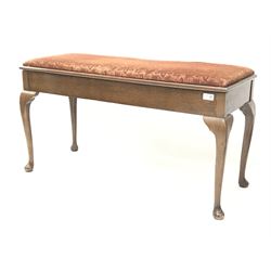 Early 20th century mahogany duet piano stool, upholstered hinged seat enclosing storage compartment, on cabriole supports, W95cm, H52cm, D38cm