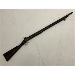 20th century Indian percussion musket, the 76cm barrel with two bands, indistinctly inscribed lock-plate, walnut full stock stamped 642 with brass butt and trigger guard and under barrel ramrod channel L121cm overall