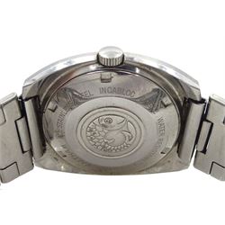 Waltham gentleman's stainless steel 25 jewels automatic wristwatch, Ref. 27587, silvered dial with day/date aperture and blue baton markers, on stainless steel strap