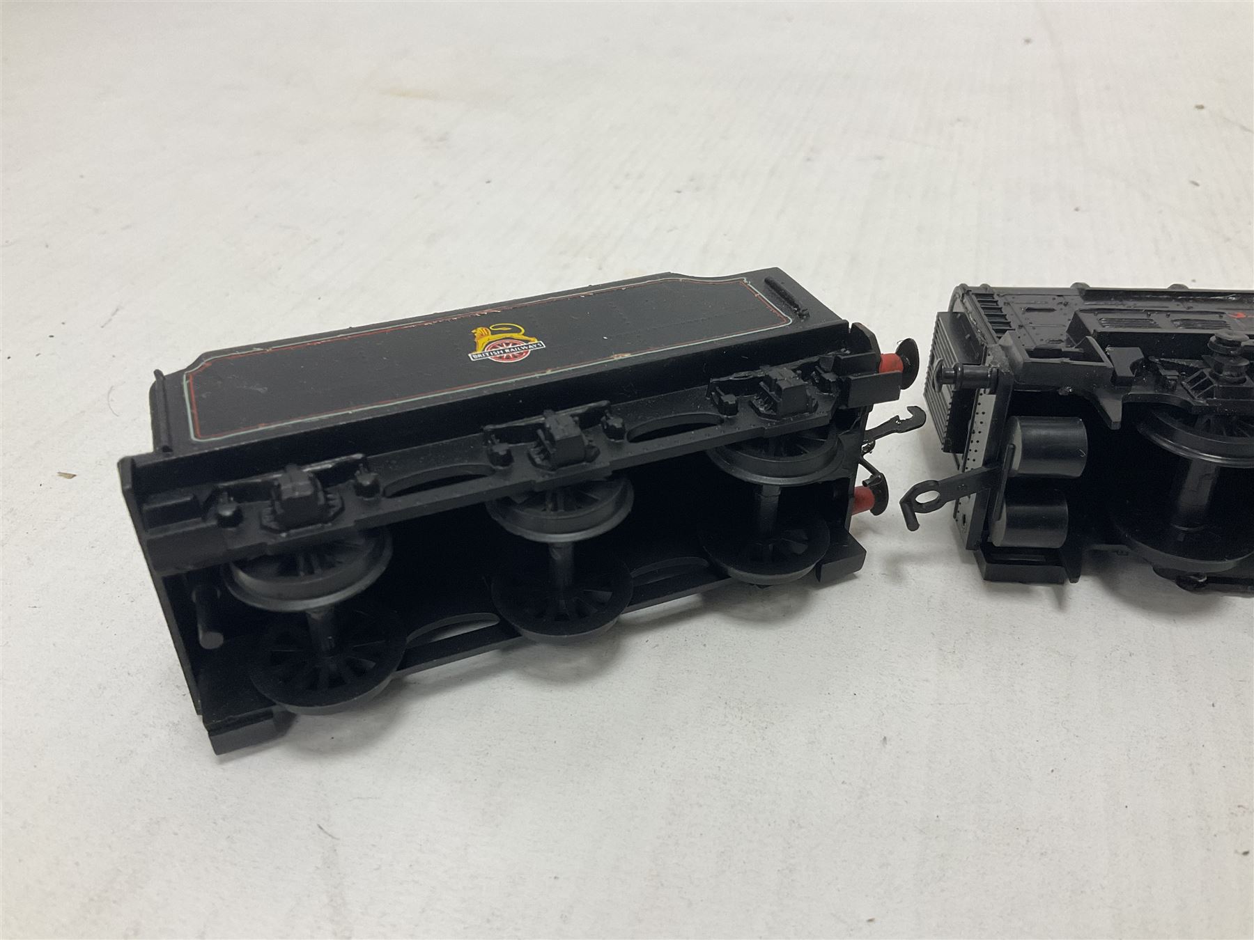 ‘00’ gauge - Airfix locomotive model kits comprising series 4 City of Truro kit and empty series 4 box, series 4 Mogul, two series 4 Harrow kits, all boxed; together with Rosebud Kitmaster Stirling kit and quantity of loose plastic locomotives and tenders from Airfix, Kitmaster, Ratio etc 