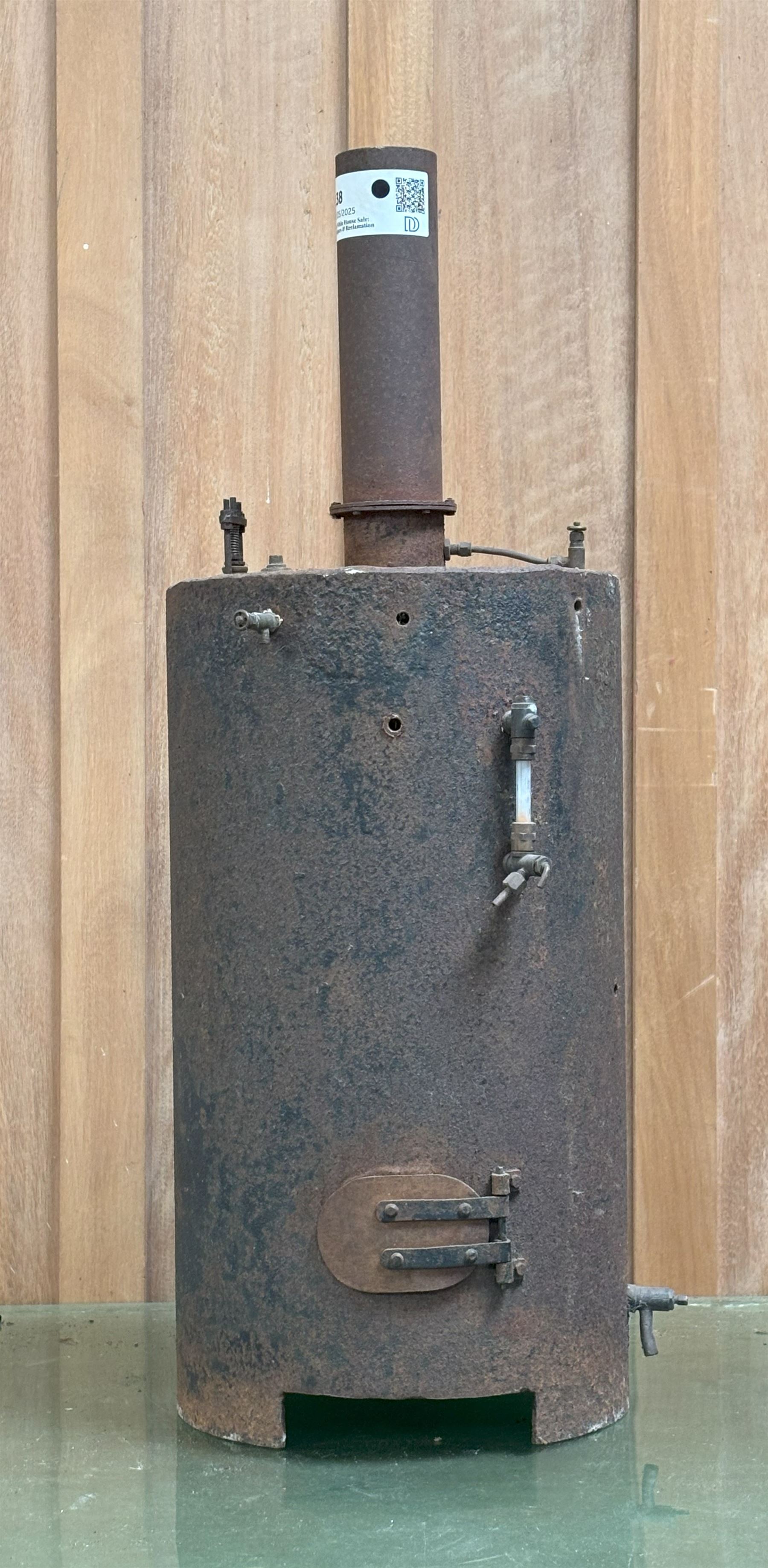 Small live steam boiler, untested. H60cm.  - COLLECTION BY APPOINTMENT FROM: The White House, Thirsk Road, Easingwold, York, YO61 3NF - CALL 01723 507111 TO ARRANGE
