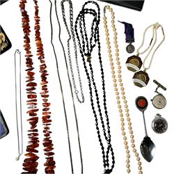 Silver jewellery, comprising Siam silver tie clip, cufflinks and faux pearl pendant, together with a collection of costume jewellery