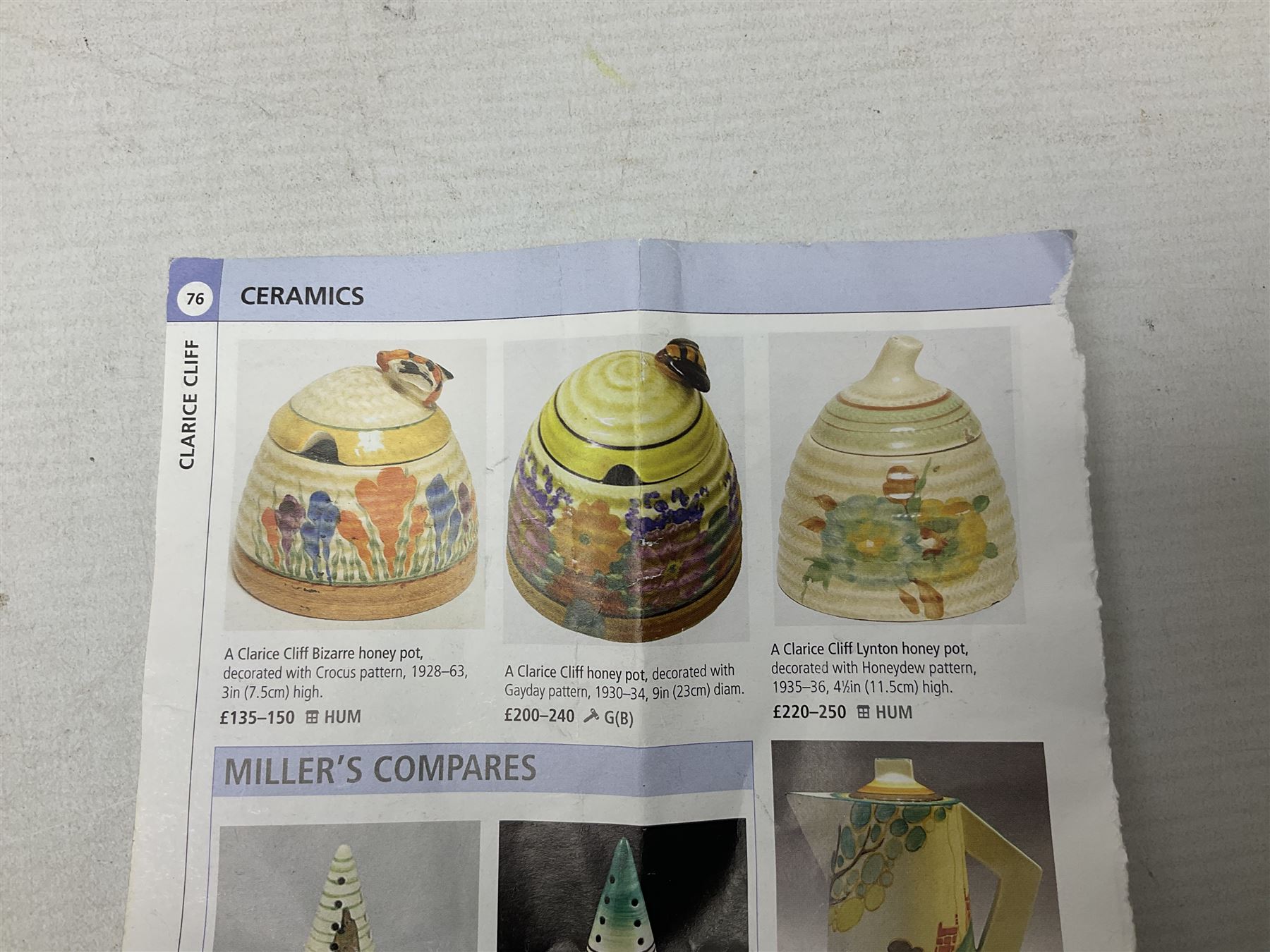 Wilkinson Clarice Cliff honeydew pattern tea service for eight, comprising teapot, milk jug, open sucrier, teacup and saucers, dessert plates and two side plates (29)