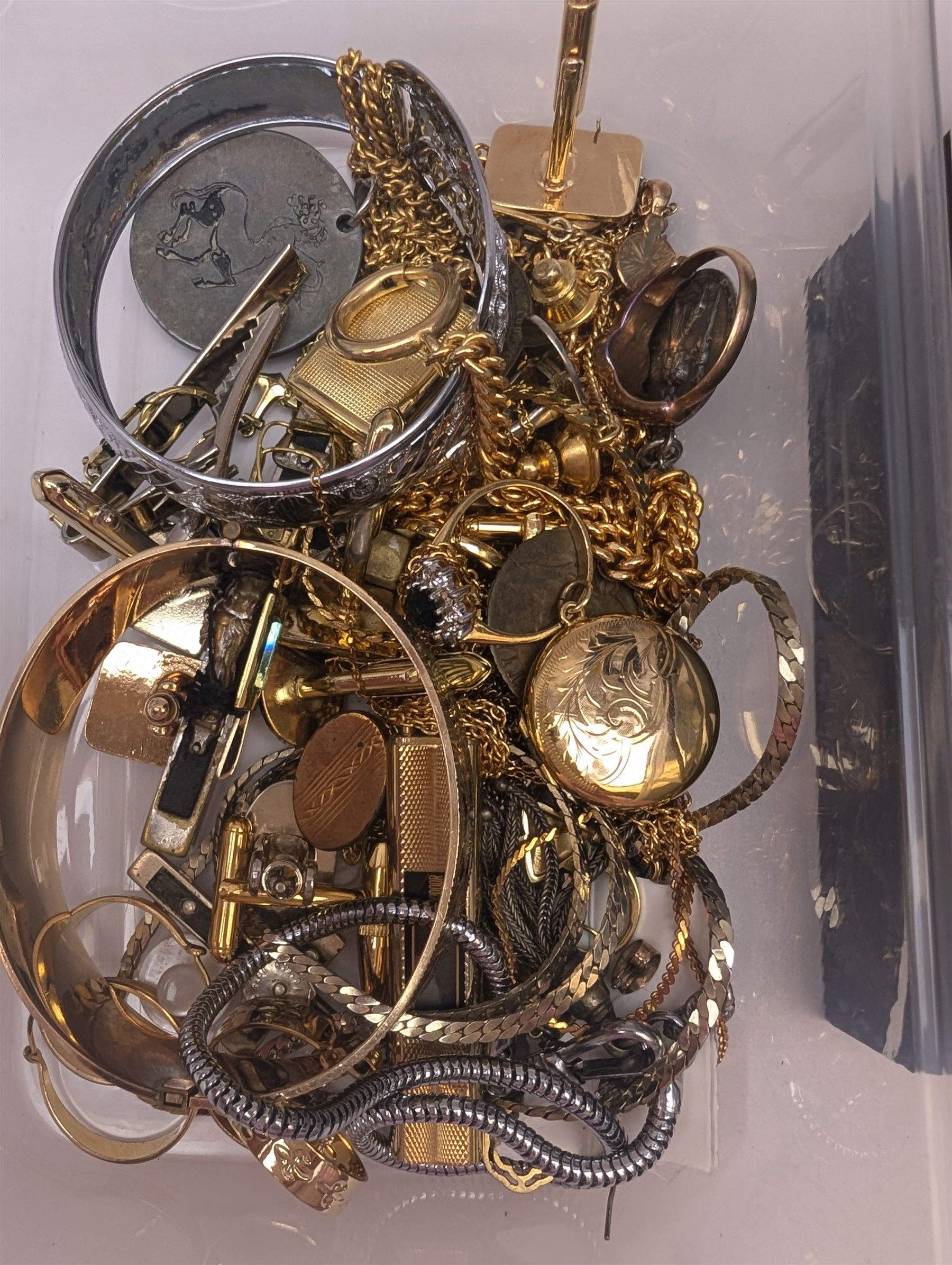 Silver paste set ring and a collection of costume jewellery, including rings, 9ct gold back and front heart locket, bangles, etc, Sekonda wristwatch and a small group of empty jewellery boxes 