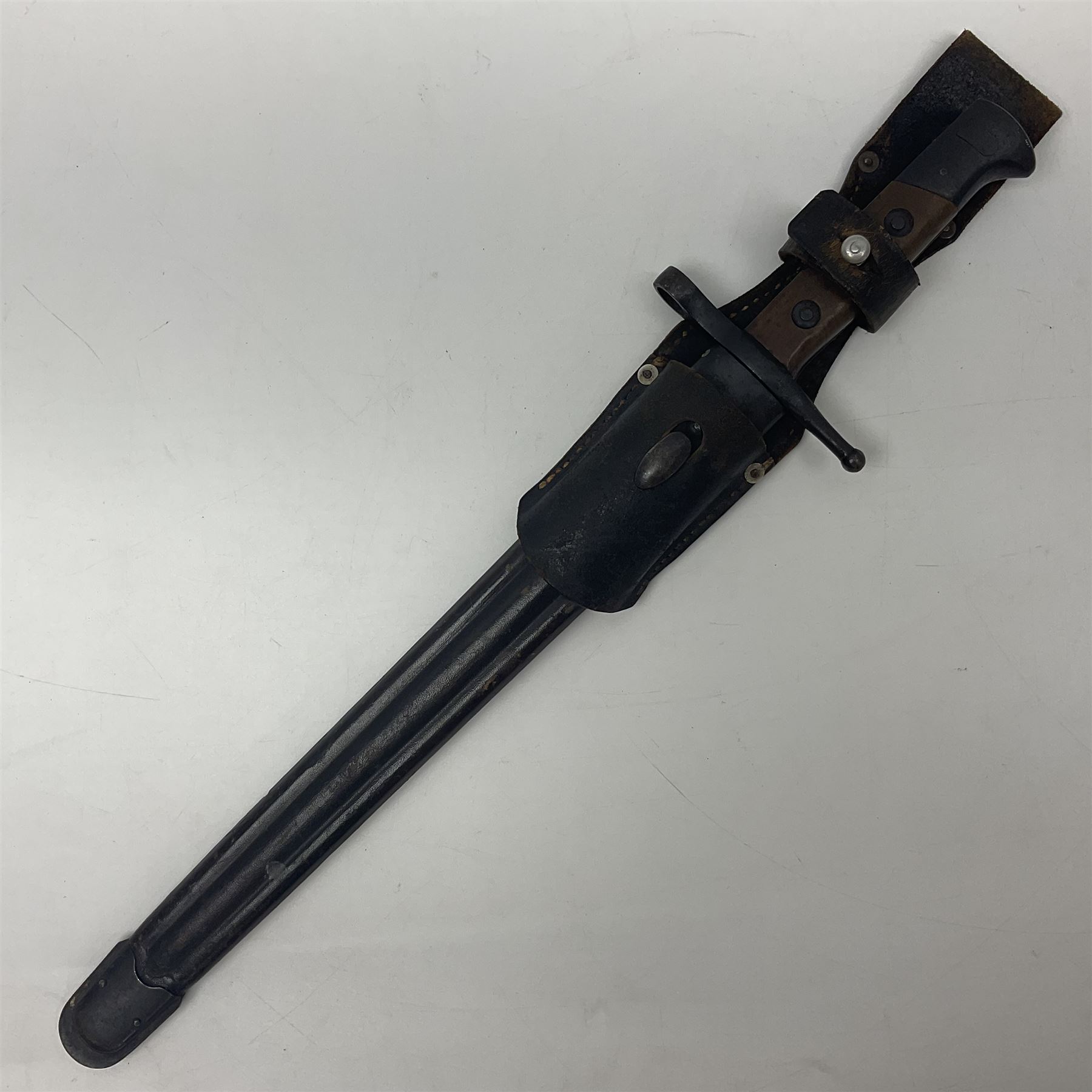 WW2 Italian Model 1891 bayonet with 30cm fullered blade; cross-piece marked PS 1941; in associated leather covered scabbard with frog L45cm overall