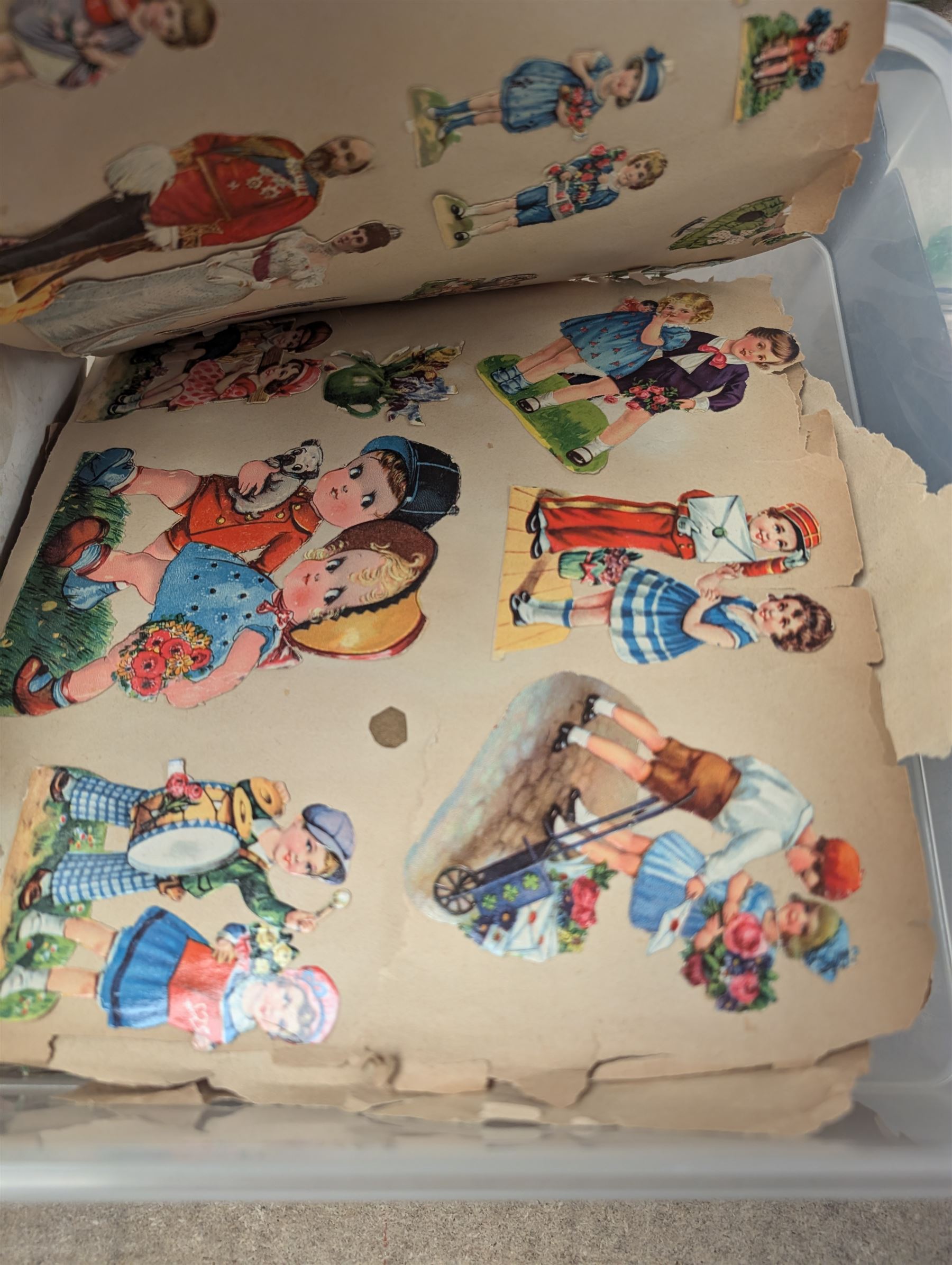 Collection of Victorian and later scrapbook pieces