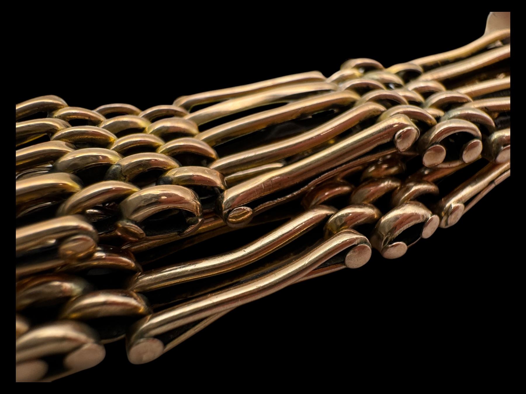 9ct gold five bar gate bracelet with heart padlock clasp, stamped 9c