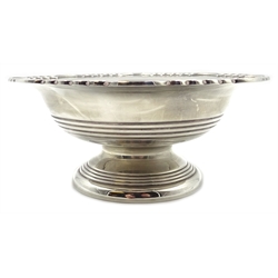 Silver pedestal bon-bon dish by Walker & Hall Sheffield 1955, 5.8oz