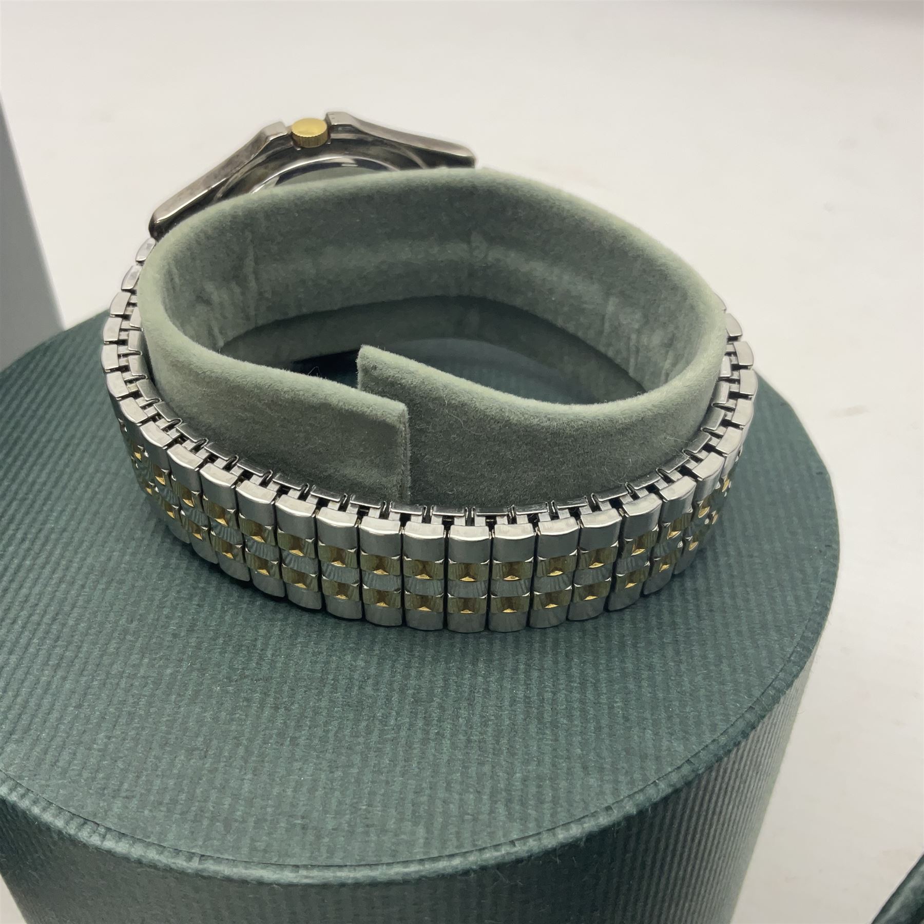 Citizen WR 50 gentleman's wristwatch, with date aperture, in box with guarantee