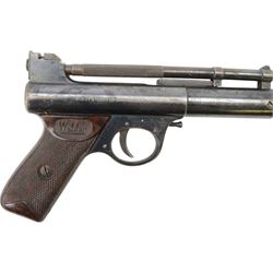 Webley Mark I .22 air pistol, batch 084, the air chamber marked 'The Webley Mark I Made in England, Webley & Scott Ltd Birmingham 4, Webley Patents', with brown checkered grip, H14cm, L19cm