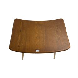 Lucian Ercolani for Ercol - Model 265 light elm and beech table extender / occasional table
Notes: designed to be used in conjunction with models 382 and 755 [see lot 1179]