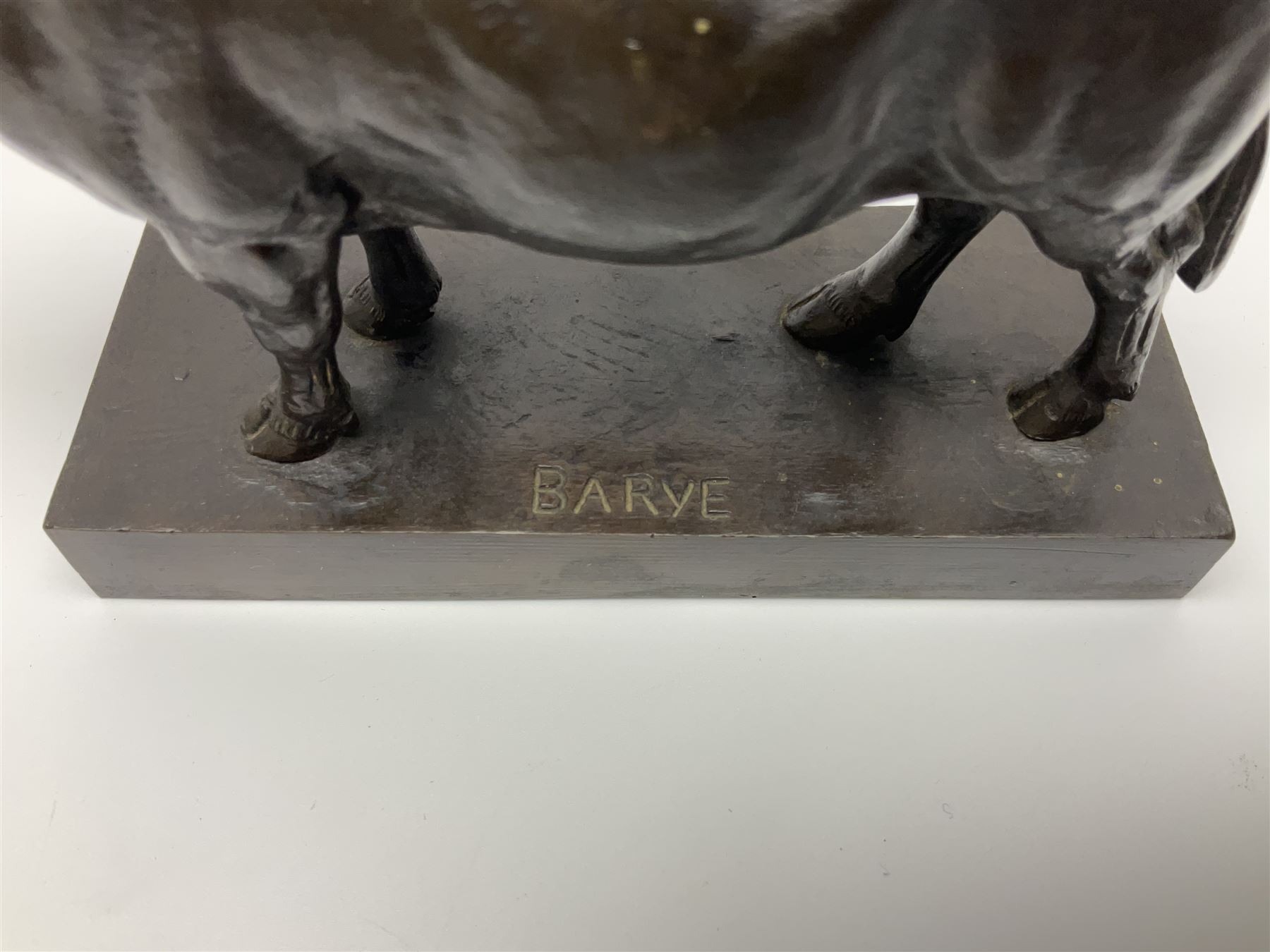 After Antoine-Louis Barye, bronze figure of a bull, upon a rectangular base, H10cm 