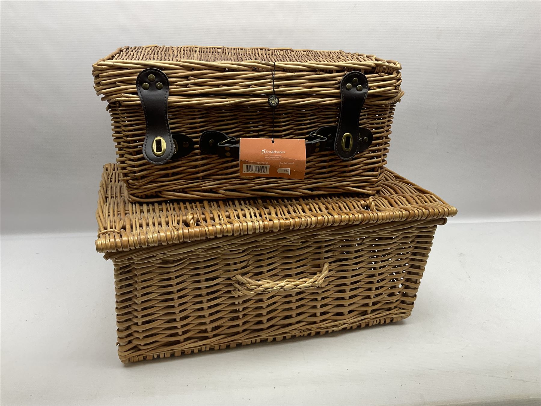 Chatsworth box easel, together with a Reeves table easel, collection of Wentworth jigsaw puzzles and two picnic baskets