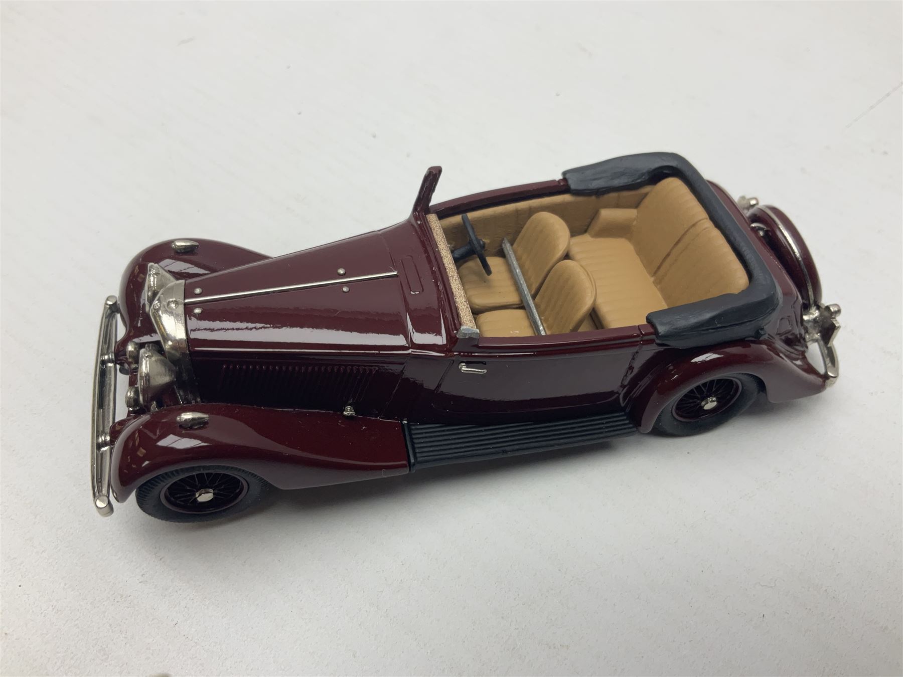 Eight Lansdowne Models 1:43 scale models - 1939 Bentley Embiricos, 1939 Lagonda V12 Long Saloon, 1961 Wolseley 6-110, 1971 Vauxhall PC Cresta De Luxe, 1958 Austin A105, 1955 Hillman Minx Convertible, 1954 Singer Roadster and 1936 Bentley 4 1/4 Ltr Park Ward DHC; all unboxed (8)