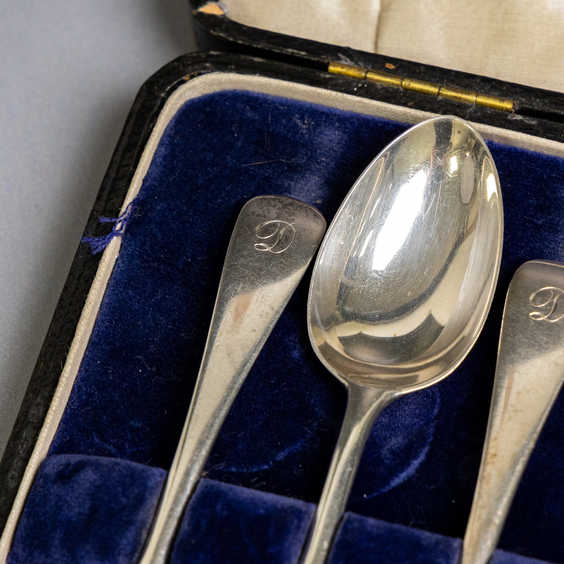 Set of six 1920s silver teaspoons with engraved initials, together with two sets of silver handled tea and fruit knives, all hallmarked and all within fitted cases