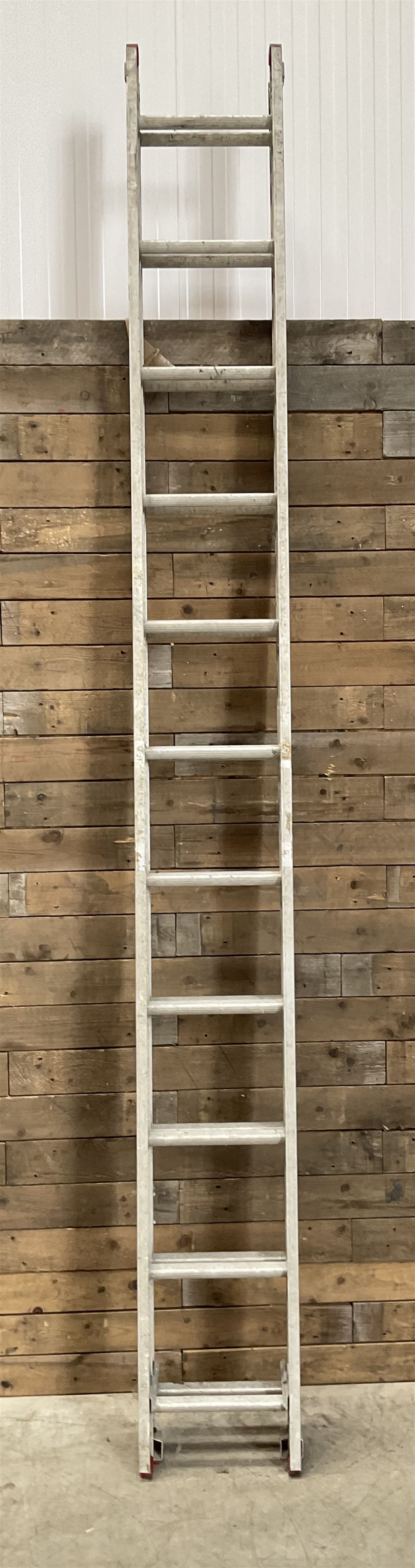 Clima pair extending aluminium ladders - 3.1m closed, 5.6m extended 