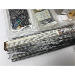 Marklin mini-club 'Z' gauge - quantity of predominantly boxed track including 8505 straights, 8530 curves, 8561 points, 8939 signals, 8591, 8507, 8510, 8564 etc; conductor wire sections with 8911 supports; short lengths, cross-overs, switches and other accessories