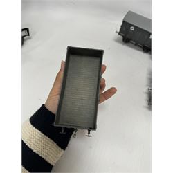 Thirteen kit built O gauge rolling stock models, including examples by Oakville Kits and Parkside Dundas, some boxed