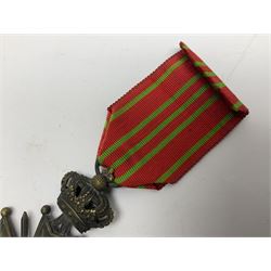 WWI French 1914-1916 Croix de Guerre with MID leaf and ribbon; and WWI Belgian 1914-1918 Croix de Guerre with ribbon (2)