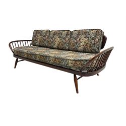 Ercol - mid-20th century elm and beech 'Studio Couch' day bed 