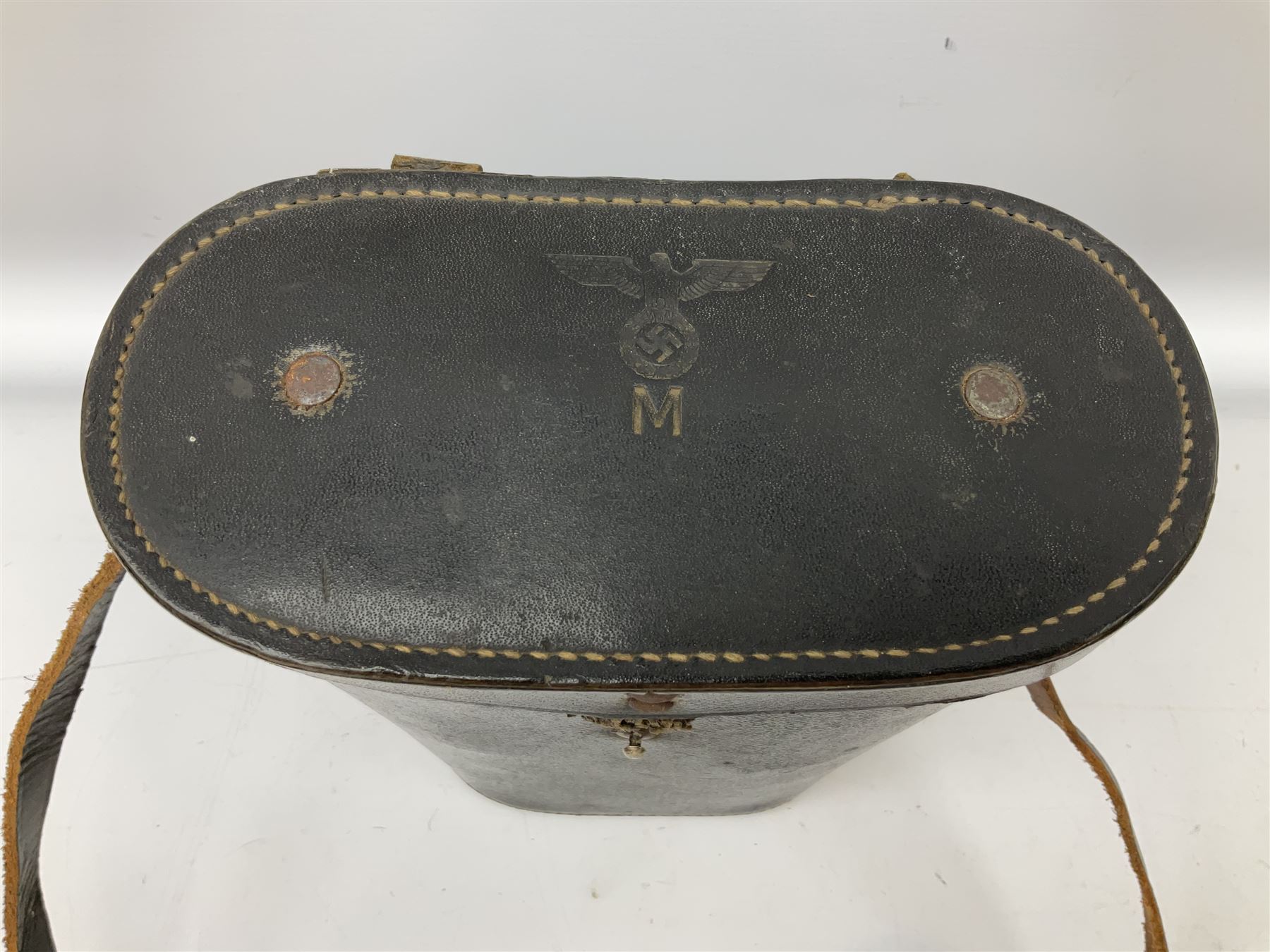 Pair of WWII German U-boat binoculars probably 7 x 50 by Leitz, with rubber eye piece protector covers and leather case stamped with Kriegsmarine mark to the lid and dated 1944, with leather strap.