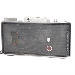 Exacta Jhagee SLR camera with Carl Zeiss Jena Tessar 1:2.8 f=7.5cm lens serial no. 488338, together with a Voigtlander Bessa I Prontor-S with Voigtlander Vaskar 1:4.5/105 lens and a Braun Nurnberg Norca with a Praxar lens