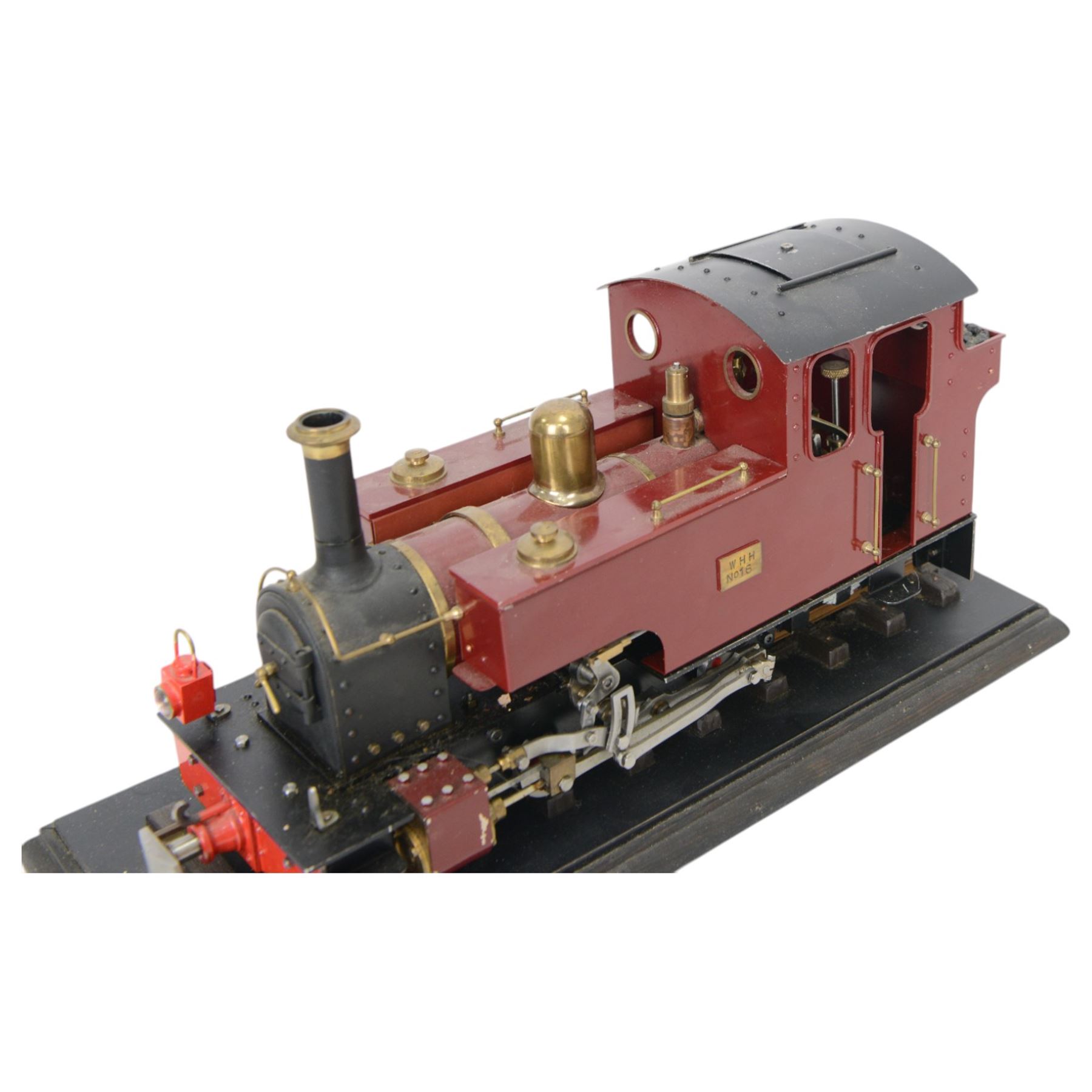 Roundhouse Gauge 1 live steam 0-6-4 tank locomotive, with two serial numbers Roundhouse 080905C and Roundhouse 140605, in maroon livery 